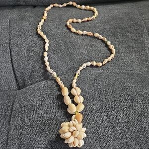 Handcrafted‎ Cream Shell Necklace